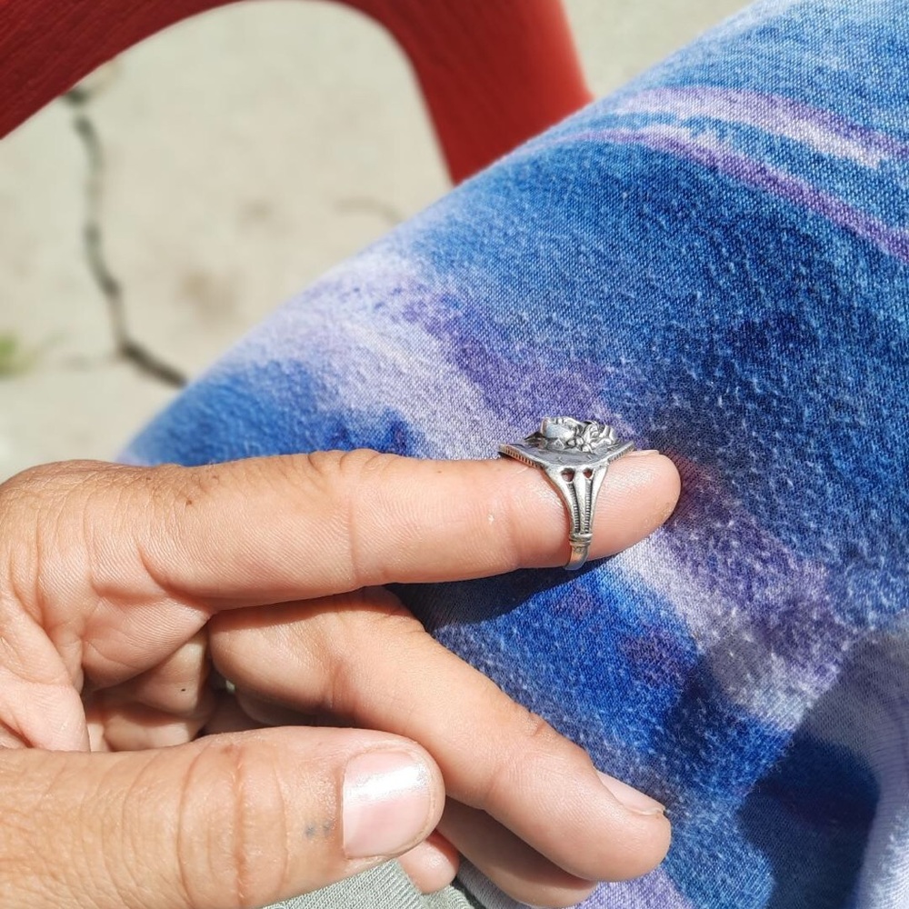 Ring - Picture 2 of 6